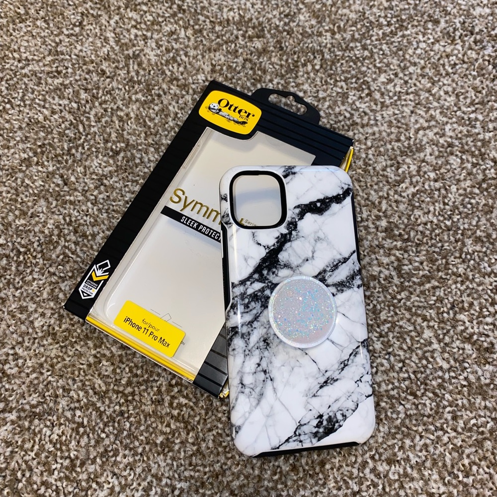 iPhone 11 pro max otter box case
